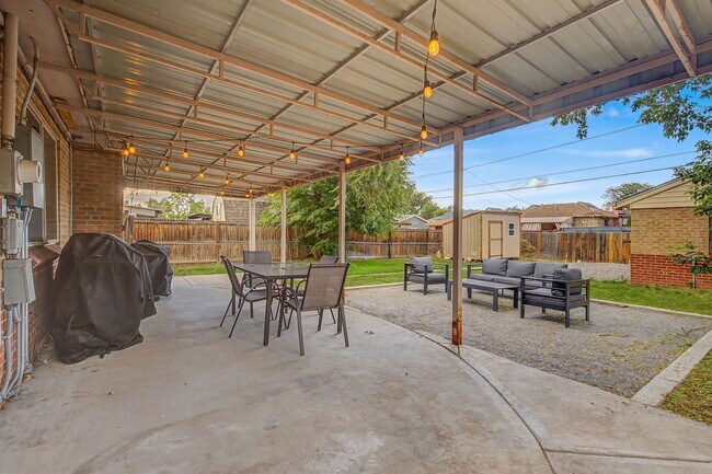 Building Photo - 3560 Glencoe St
