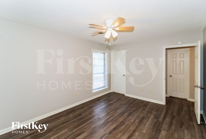 Building Photo - 6041 Colonyhill Dr