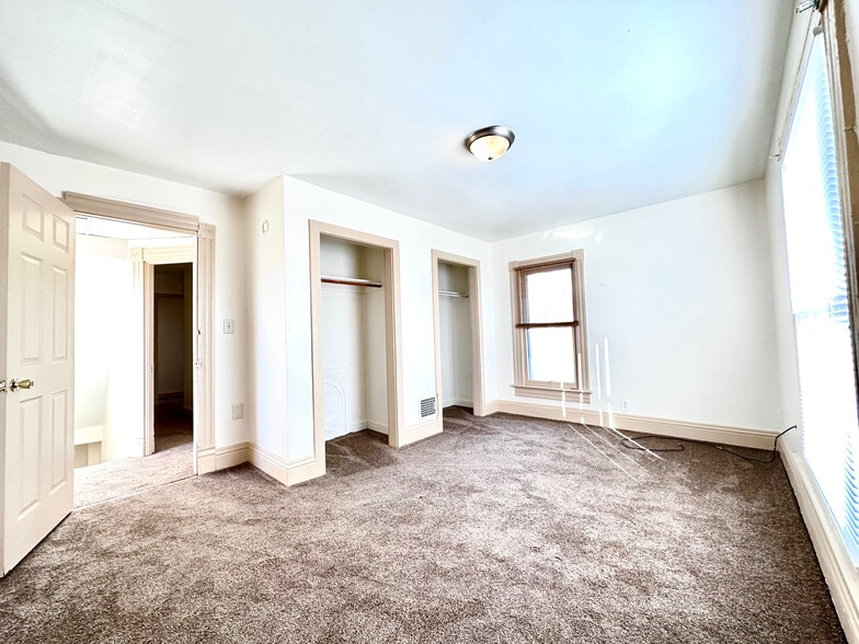 Building Photo - 8 W Lutton St