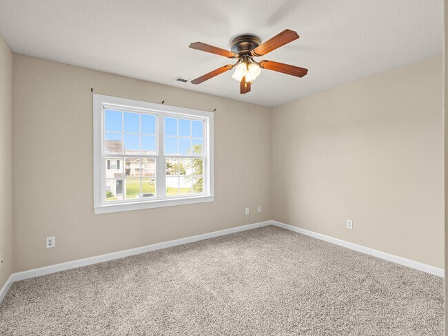 Building Photo - 210 Bridgewood Dr