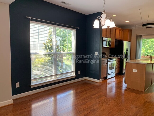 Building Photo - 8025 Goldenrain Way