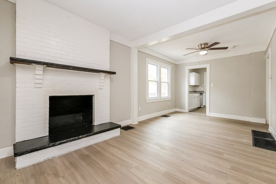 Building Photo - 13401 Parker Ave