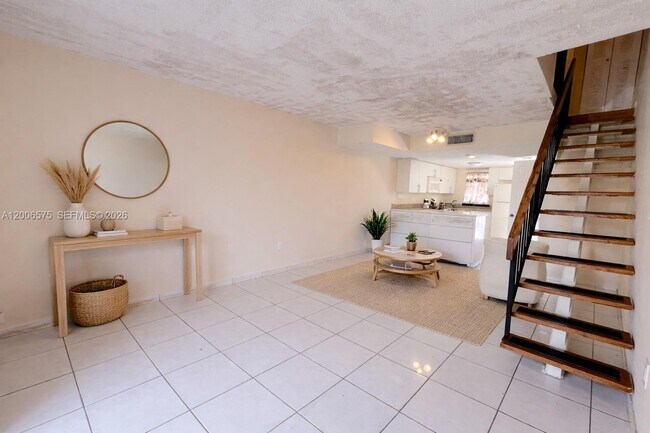 Building Photo - 8870 Fontainebleau Blvd