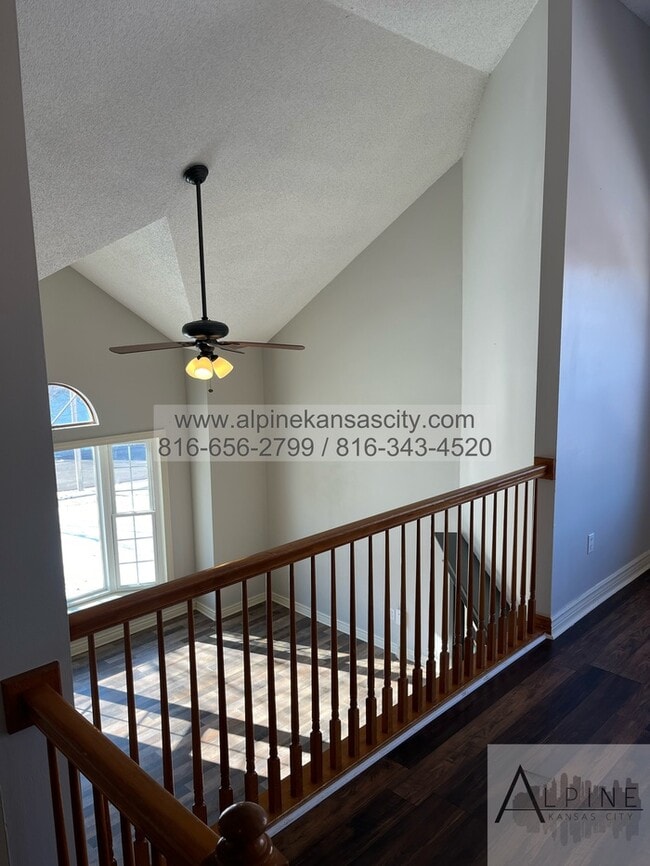 Building Photo - Beautiful California Split in Platte County