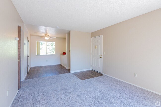 Building Photo - DON'T MISS OUT ON OUR SPECIAL!!