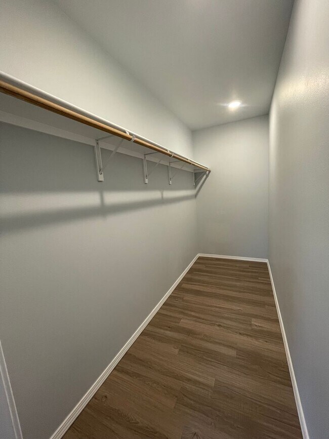 Building Photo - Recently Built 3/2/2 Duplex in Northwest L...