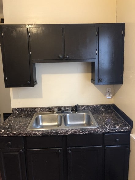 Kitchen - 5301 W Jackson Blvd