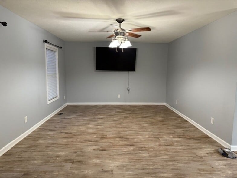 Building Photo - 199 Basin Dr