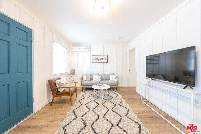 Building Photo - 314 N Venice Blvd