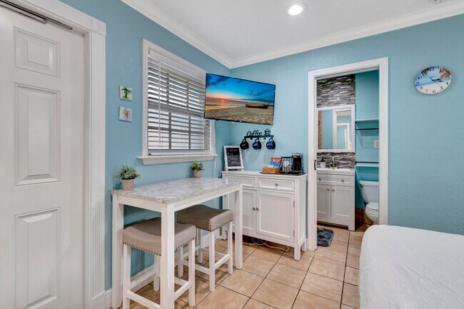 Building Photo - 310 Gulfstream Dr