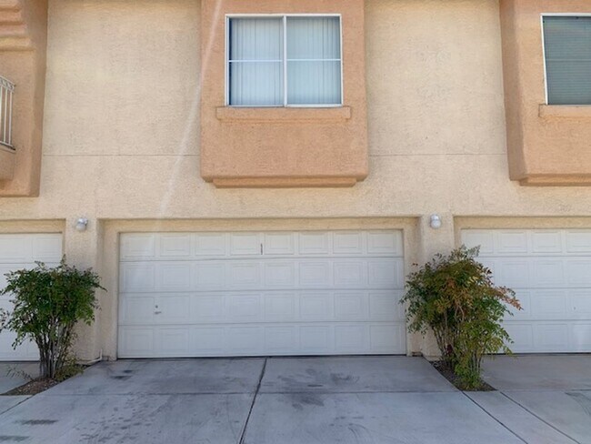 Building Photo - Partially Furnished 2/2 CONDO WITH  *BONUS DEN* & 2 CAR GARAGE!