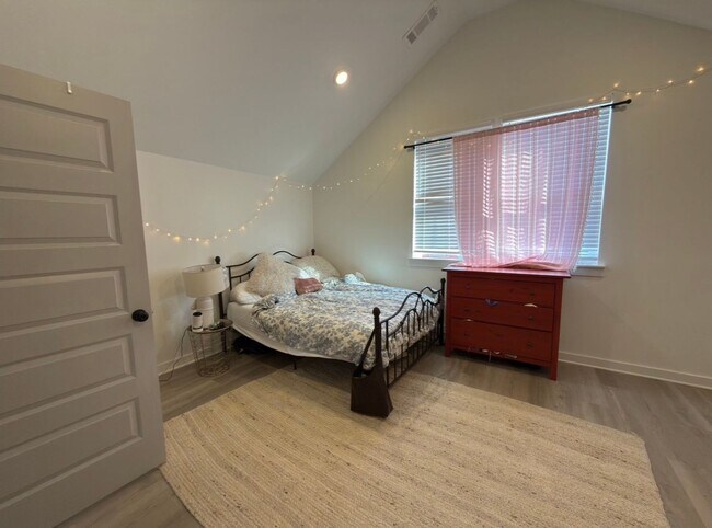 Building Photo - NEW CONSTRUCTION! NOW LEASING FOR AUGUST 2026!