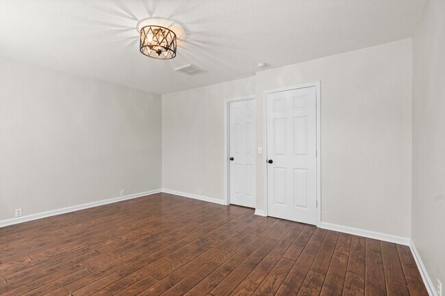 Building Photo - 9735 Coyote Creek Dr