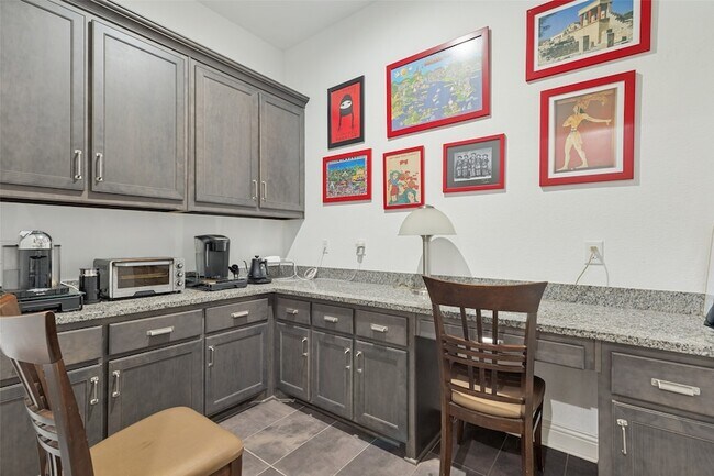 Building Photo - 2901 Merryglen Ln