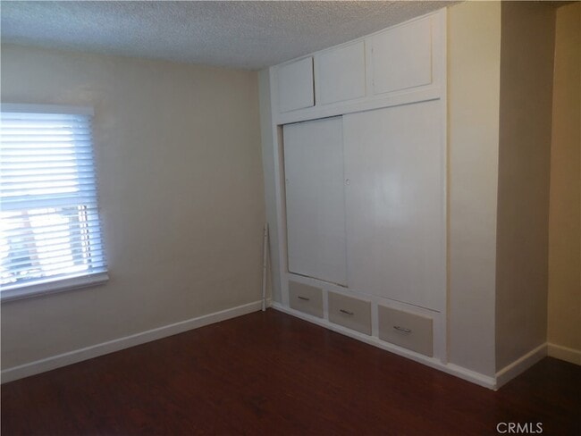 Building Photo - 959 W 17th St