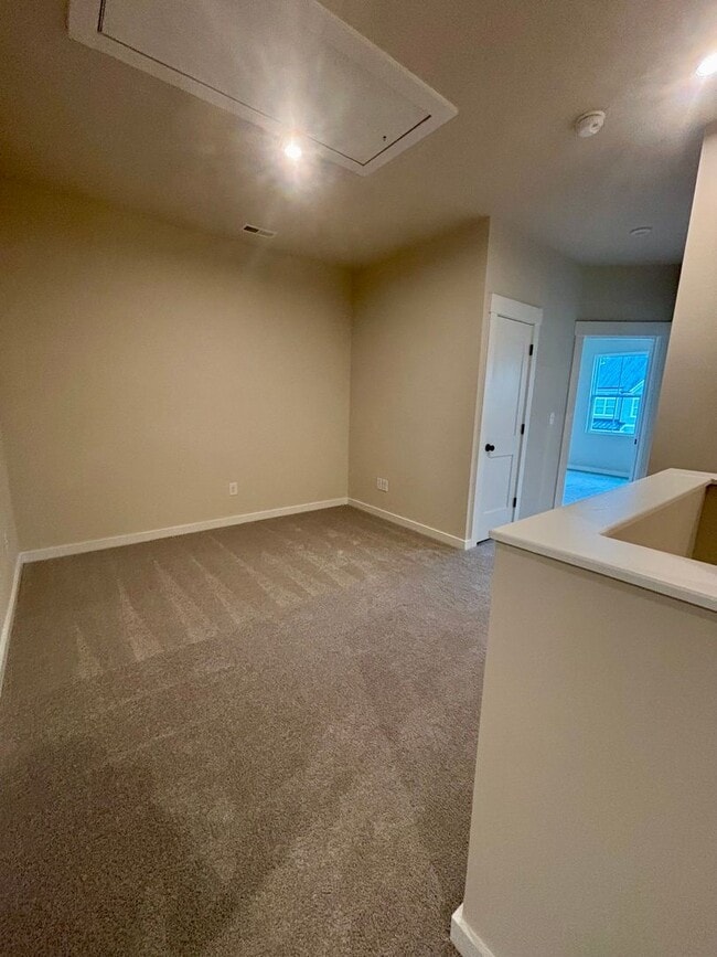 Building Photo - Beautiful, New Construction Townhouse in Griffith Lakes