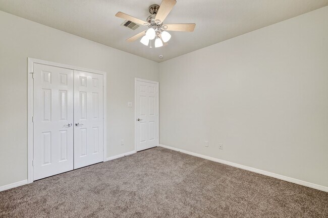 Building Photo - 6118 N Fawnlake Dr
