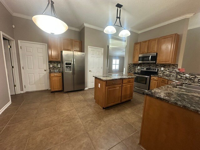 Building Photo - Spacious 4 Bedroom Home With Upstairs Private Suite And 2 Car Garage
