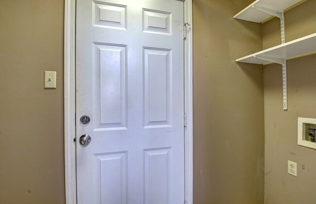 Building Photo - Highly Desirable 3-Bedroom Home with Modern Comforts.