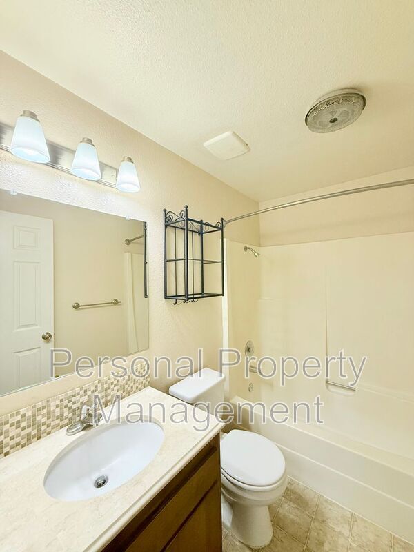 Building Photo - 708 W 31st St