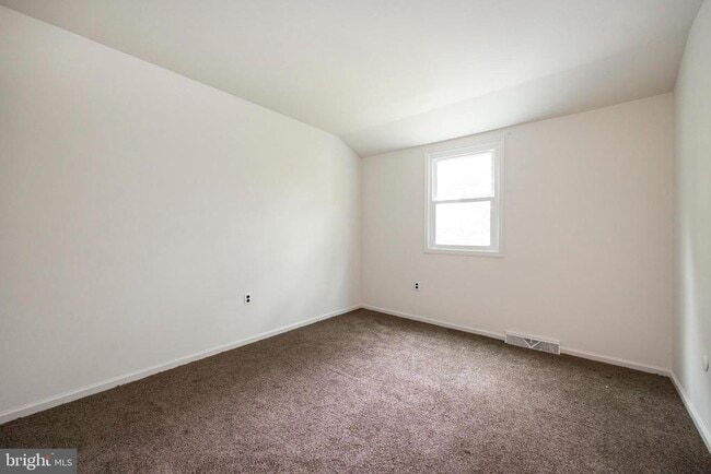 Building Photo - 918 Dogwood Ln