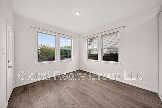 Building Photo - 10064 Mulhouse Dr