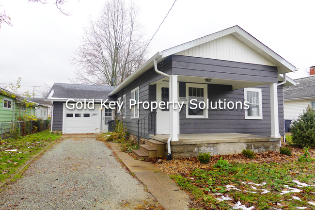 Primary Photo - Cute 3 Bed 1 Bath House W/ Attached Garage...