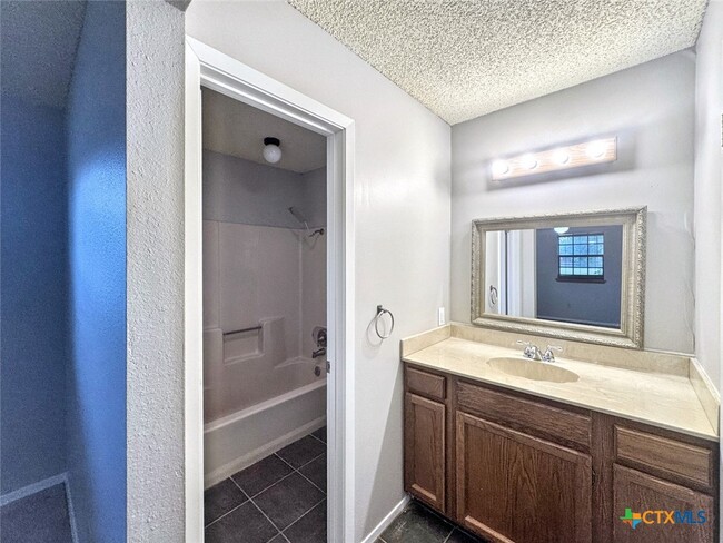 Building Photo - 501 Ridge Dr