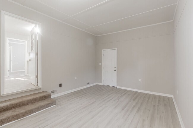 Building Photo - 609 Marguerite Dr NW