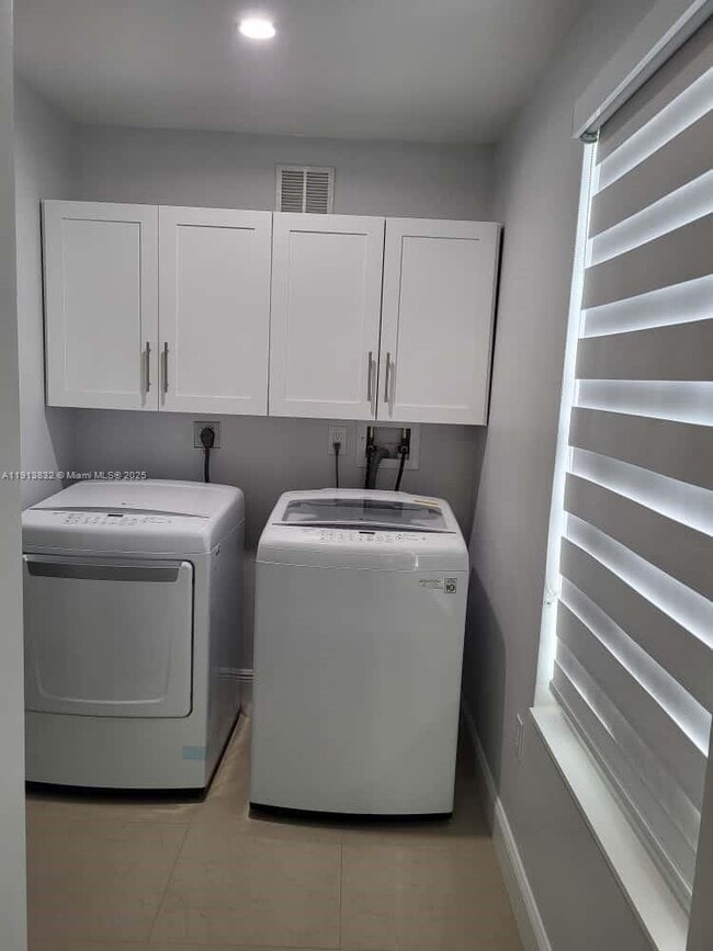 Building Photo - 10356 SW 11th Terrace