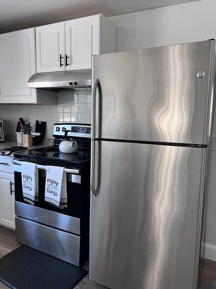 Building Photo - 665 Mendon Rd