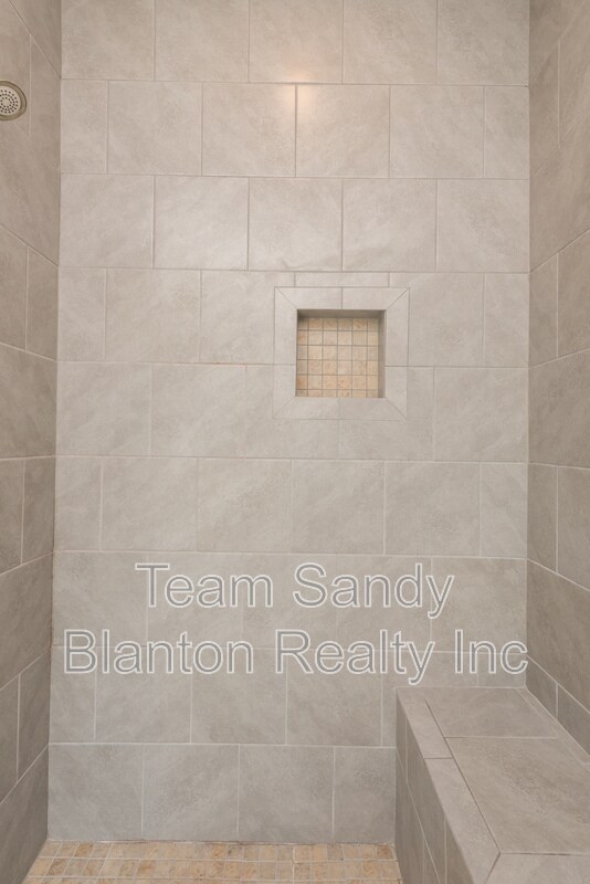 Building Photo - 9599 Pebble Stone Dr