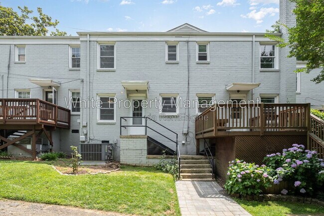 Building Photo - 564 Wakefield Dr