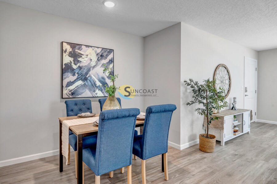 Building Photo - 6445 Breezy Oaks Wy