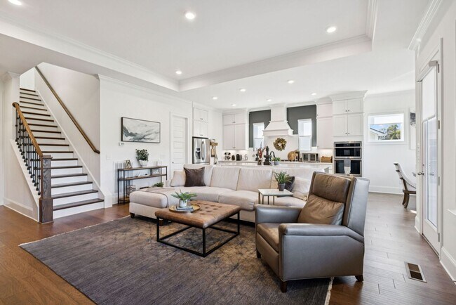 Building Photo - Luxurious living space *Fully furnished and impeccably designed*