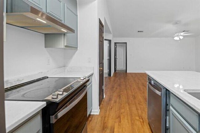 Building Photo - 4517 Eltham Park