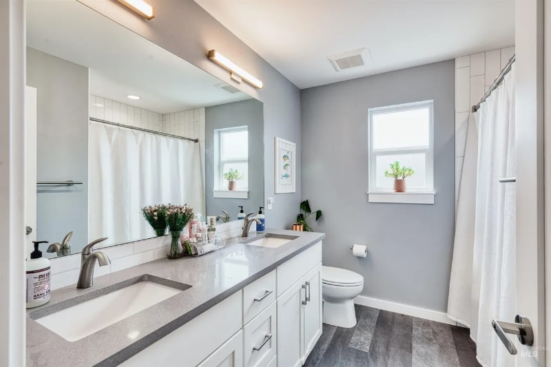 Building Photo - 1645 E 3rd St