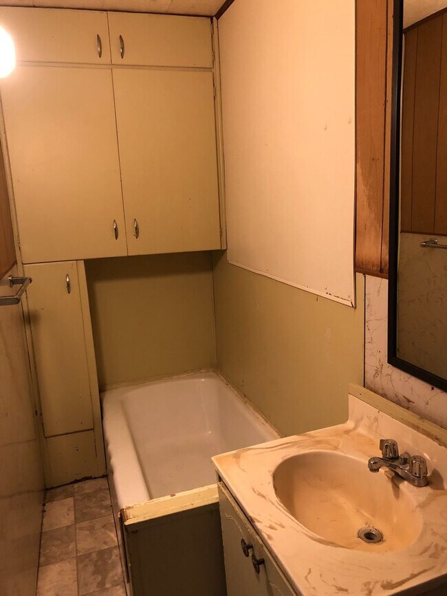 Building Photo - House- NE