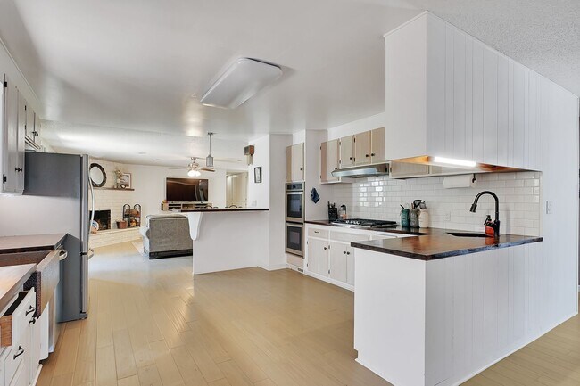 Building Photo - Modern Country Retreat on Half Acre in Gri...