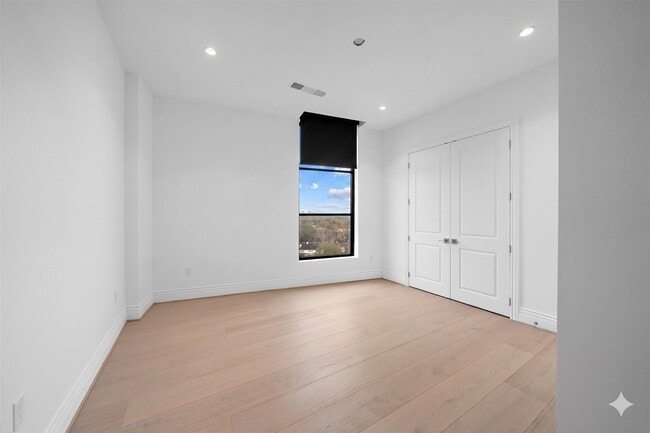 Building Photo - 2323 San Felipe St