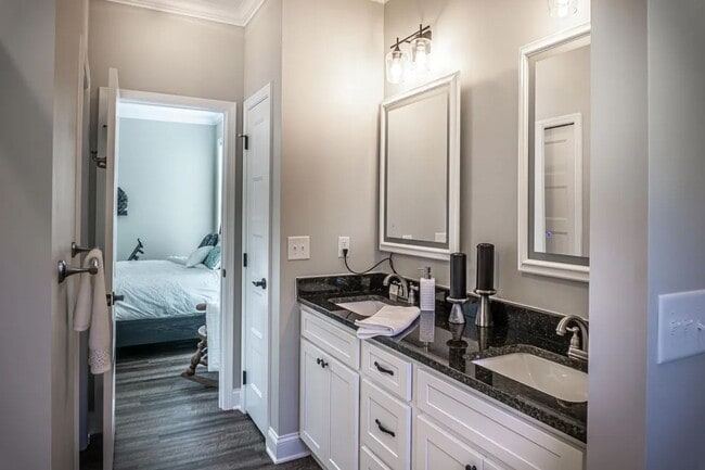 Building Photo - 515 Villa Ln