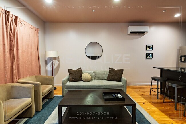 Building Photo - Fully Furnished Townhome w/ Private Garage
