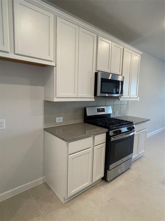 Building Photo - 9122 Brixham Dr
