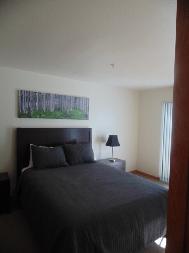 Building Photo - All Inclusive Fully Furnished 2 bed 2 bath in Heart of Downtown Boulder 90 day lease or longer