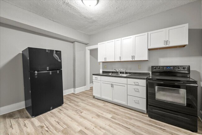 Building Photo - 1130 N Rural St