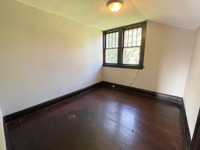 Building Photo - 603 Mill St