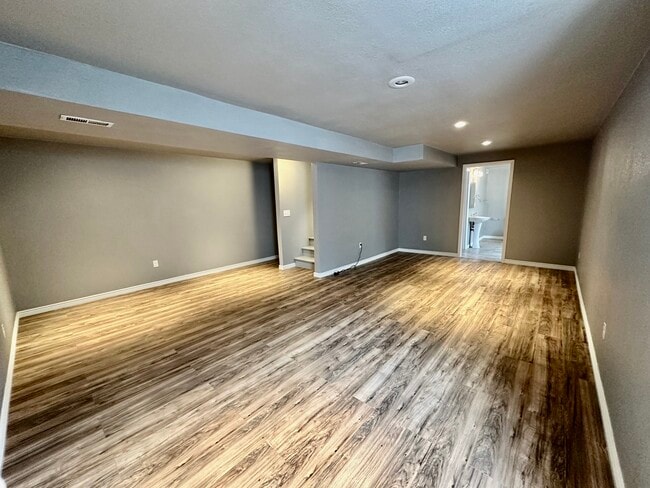 Building Photo - 305 E 41st Ct