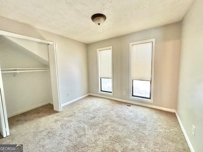 Building Photo - 5955 Sutton Pl