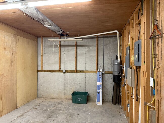 Building Photo - Lexington