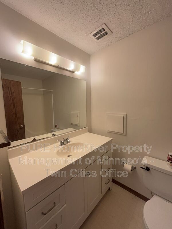 Building Photo - 1514 N Timber Ridge